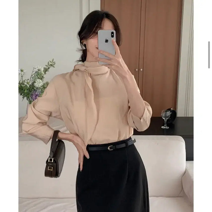 [SOLD OUT] 어퓨즈 앤드 머플러 블라우스