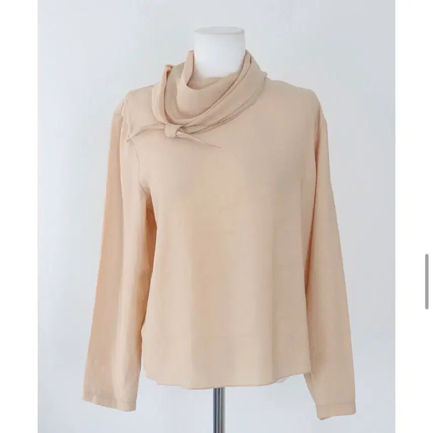 [SOLD OUT] 어퓨즈 앤드 머플러 블라우스