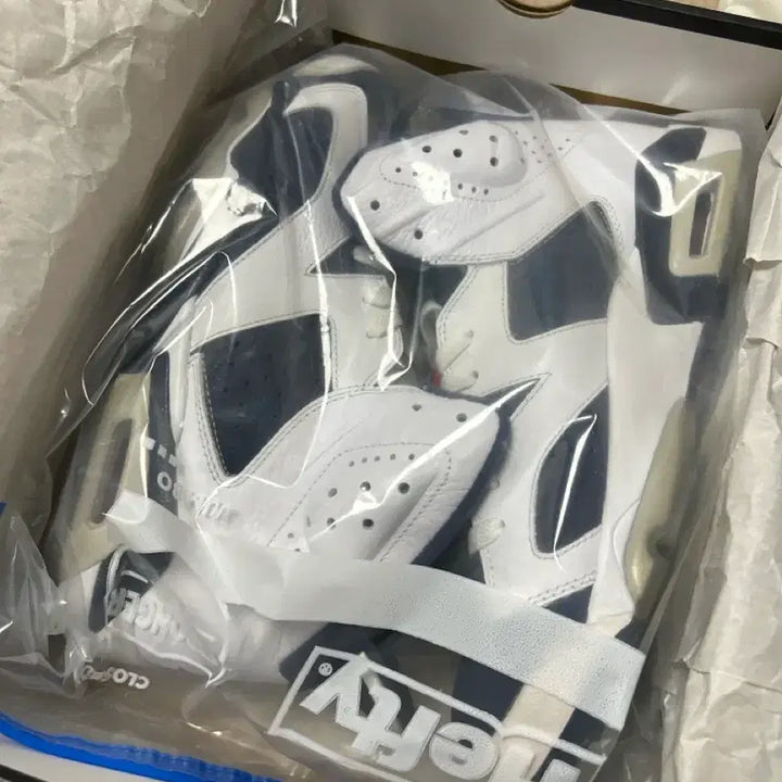 [BUNJANG] Jordan 6 Retro Olympic (2012) Sneakers / 조던 6 레트로 올림픽(2012) 270