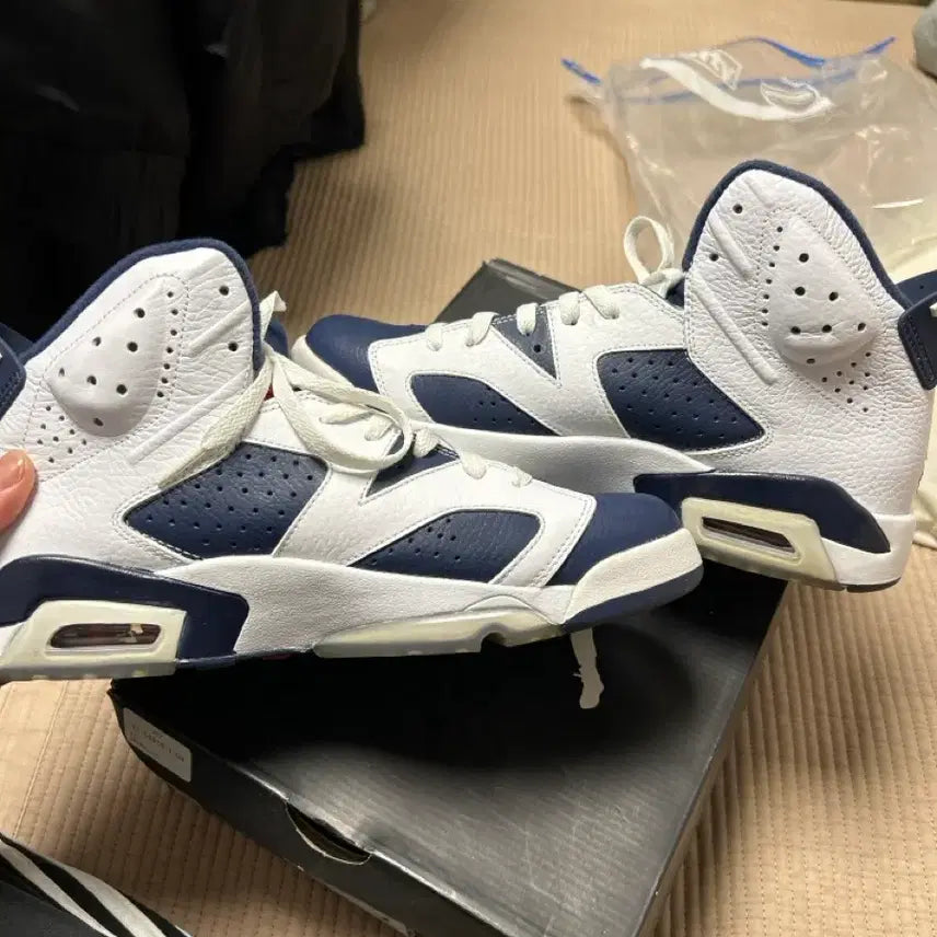 [BUNJANG] Jordan 6 Retro Olympic (2012) Sneakers / 조던 6 레트로 올림픽(2012) 270