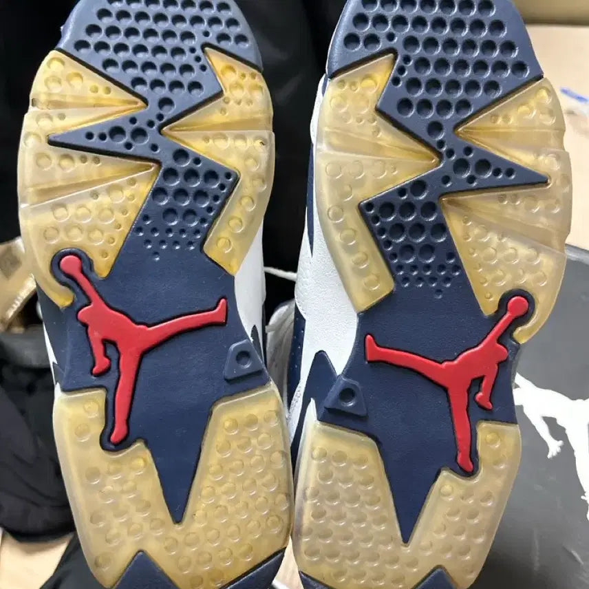 [BUNJANG] Jordan 6 Retro Olympic (2012) Sneakers / 조던 6 레트로 올림픽(2012) 270