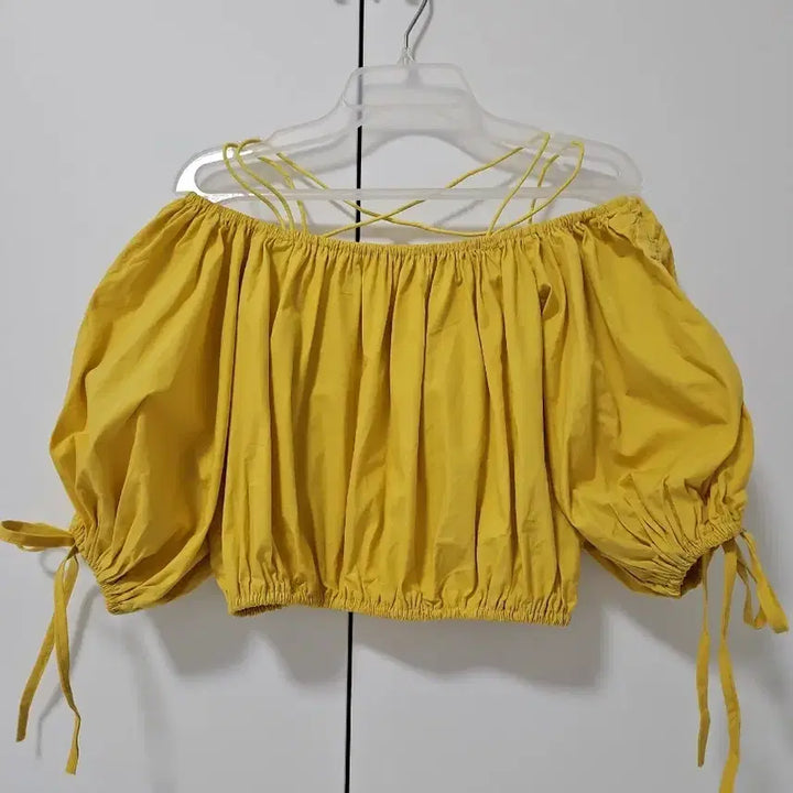 [BUNJANG] Yellow Off-Shoulder Blouse with Shirring and Puff Sleeves / 옐로우 오프숄더 블라우스 셔링 퍼프 소매
