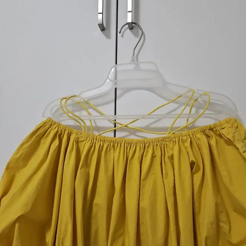 [BUNJANG] Yellow Off-Shoulder Blouse with Shirring and Puff Sleeves / 옐로우 오프숄더 블라우스 셔링 퍼프 소매