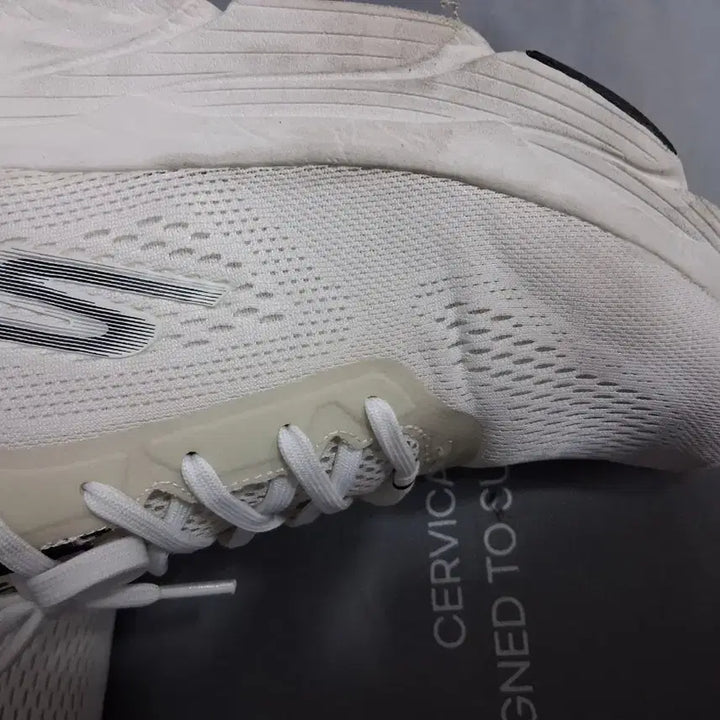 [BUNJANG] Skechers Sneakers (Size 300) / 운동화 300  스케처스