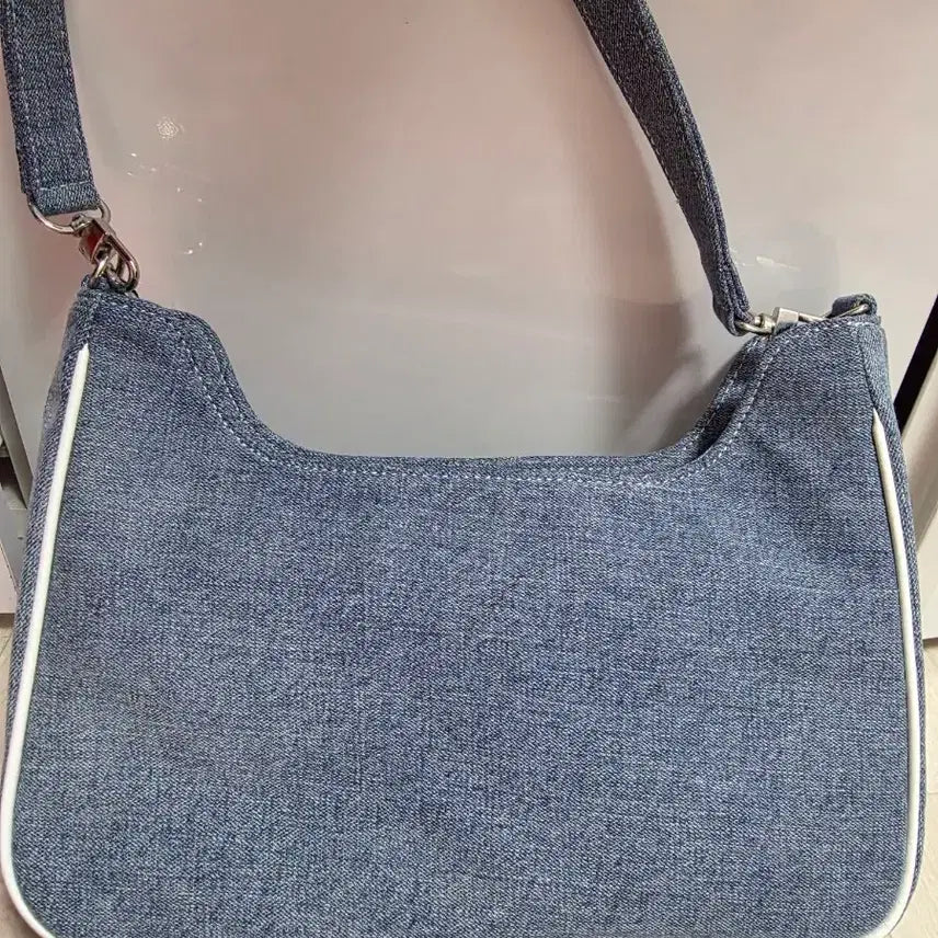 [BUNJANG] Guess Upcycled Denim Marilyn Monroe Shoulder Bag / 업사이클링 켈리즈 게스 데님 마릴린먼로 숄더백 가방