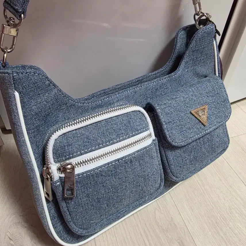[BUNJANG] Guess Upcycled Denim Marilyn Monroe Shoulder Bag / 업사이클링 켈리즈 게스 데님 마릴린먼로 숄더백 가방