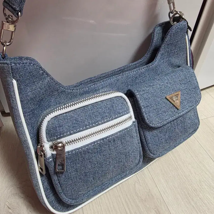 [BUNJANG] Guess Upcycled Denim Marilyn Monroe Shoulder Bag / 업사이클링 켈리즈 게스 데님 마릴린먼로 숄더백 가방