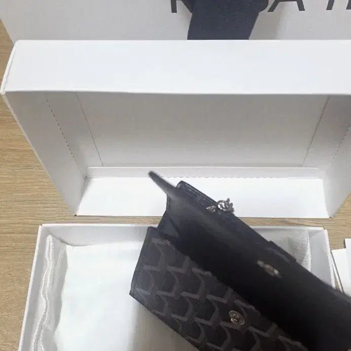 [BUNJANG] Rosa.K Monogram Chain Cross Card Wallet XS Secret Black / 로사케이 모노그램 체인 크로스 카드지갑 sk 새상품(쇼핑백, 박스 등)