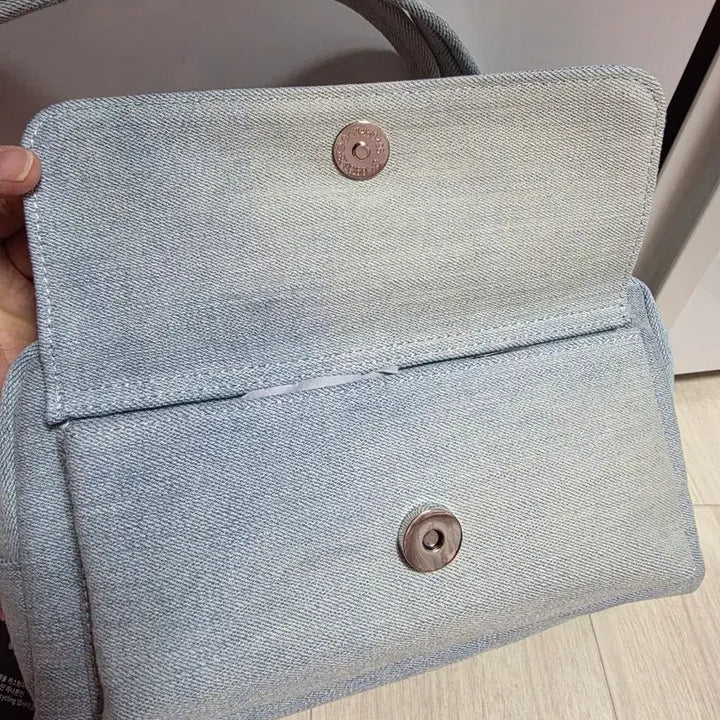 [BUNJANG] Guess Marilyn Monroe Denim Letter Bag / 업사이클링 가방 게스 마릴린먼로 데님 레터백