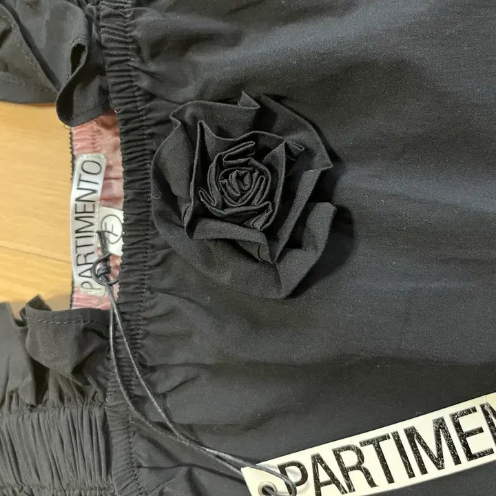 [BUNJANG] Partimento Black Rose Camisole / 파르티멘토 블랙 로즈나시