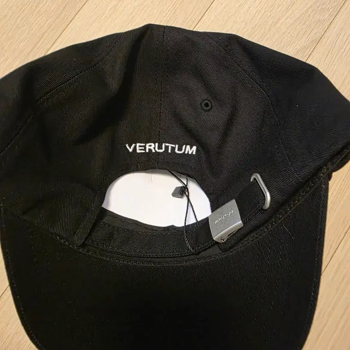 [BUNJANG] Black Trident Embroidery Ball Cap / 블랙 삼지창 자수 볼캡 새상품