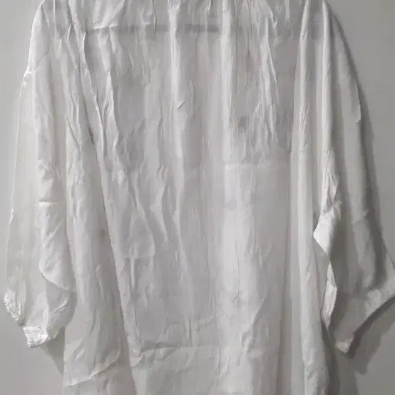 [BUNJANG] White Embroidered Short-Sleeved Blouse / 화이트 자수 반팔 블라우스