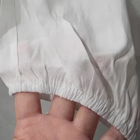 [BUNJANG] White Embroidered Short-Sleeved Blouse / 화이트 자수 반팔 블라우스