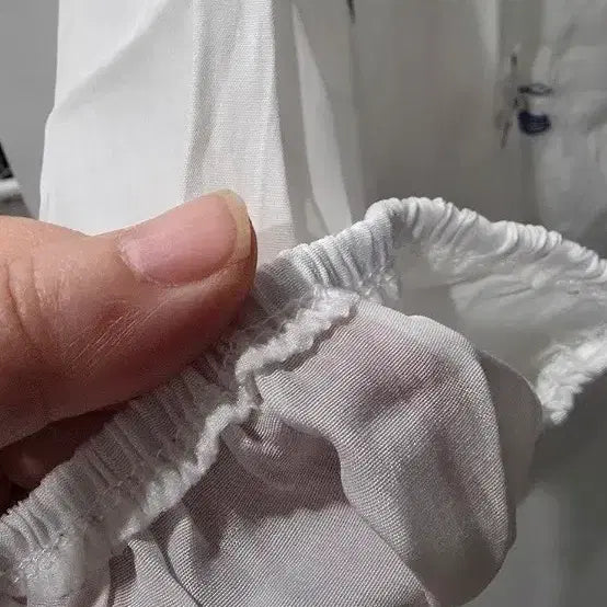 [BUNJANG] White Embroidered Short-Sleeved Blouse / 화이트 자수 반팔 블라우스