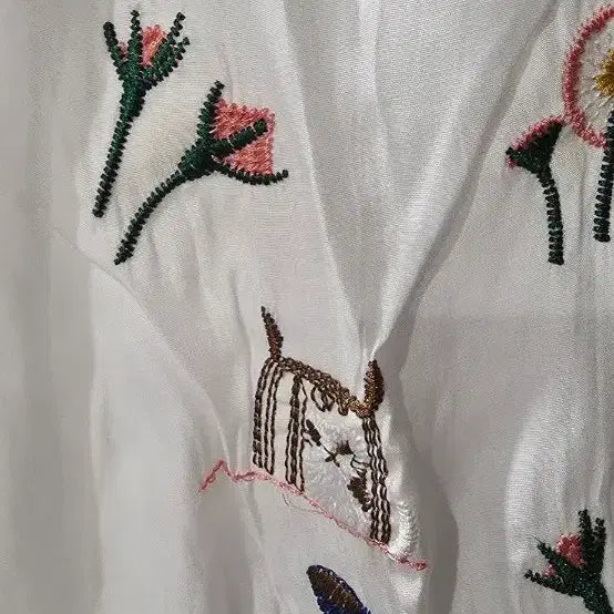 [BUNJANG] White Embroidered Short-Sleeved Blouse / 화이트 자수 반팔 블라우스