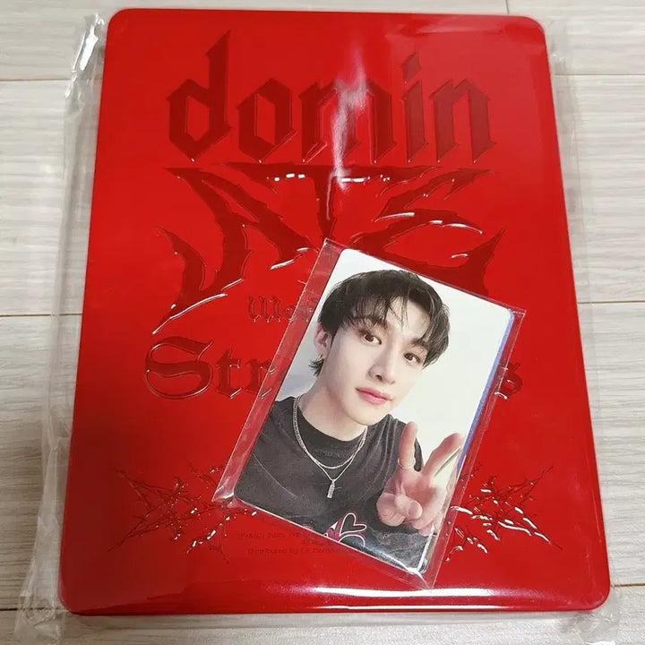 [SOLD OUT] 스트레이키즈 도미네이트서울 블루레이 미개봉 (특전포카 세트 포함)
