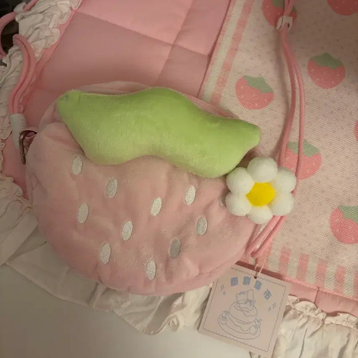 [BUNJANG] Ichigo Strawberry Crossbody Pouch Bag / 미사용) 딸기 파우치 가방 크로스백 이치고 키덜트 모리걸 레이 갸루