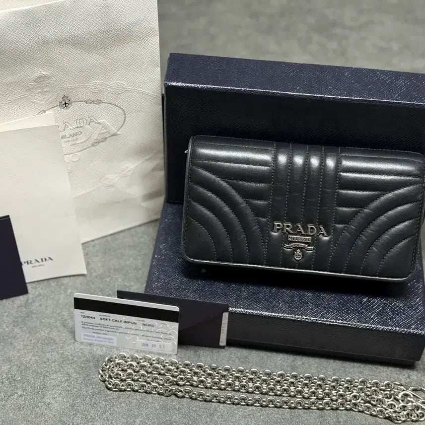 [BUNJANG] Prada Dot Shoulder Bag Black Chain / (100%정품) 프라다 도트 숄더백 블랙 체인