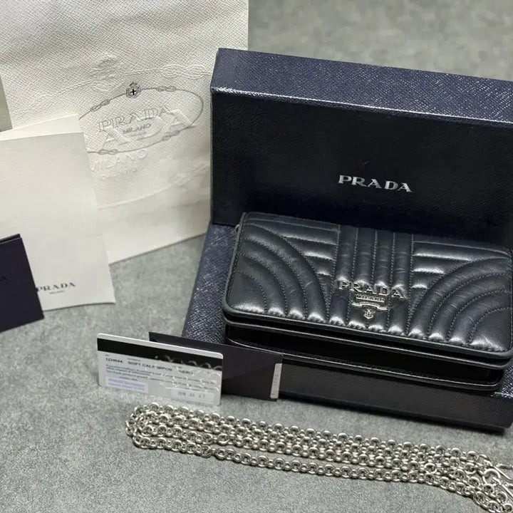 [BUNJANG] Prada Dot Shoulder Bag Black Chain / (100%정품) 프라다 도트 숄더백 블랙 체인
