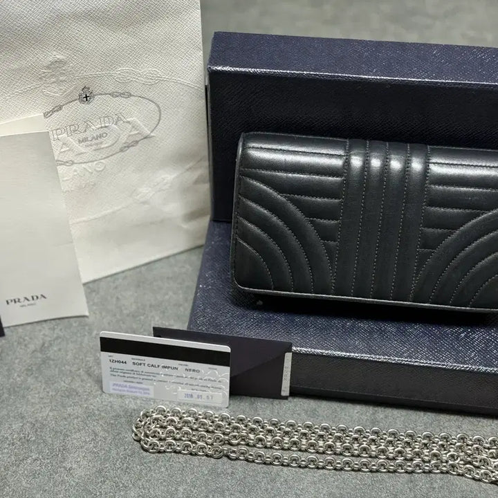 [BUNJANG] Prada Dot Shoulder Bag Black Chain / (100%정품) 프라다 도트 숄더백 블랙 체인