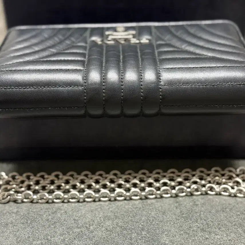 [BUNJANG] Prada Dot Shoulder Bag Black Chain / (100%정품) 프라다 도트 숄더백 블랙 체인