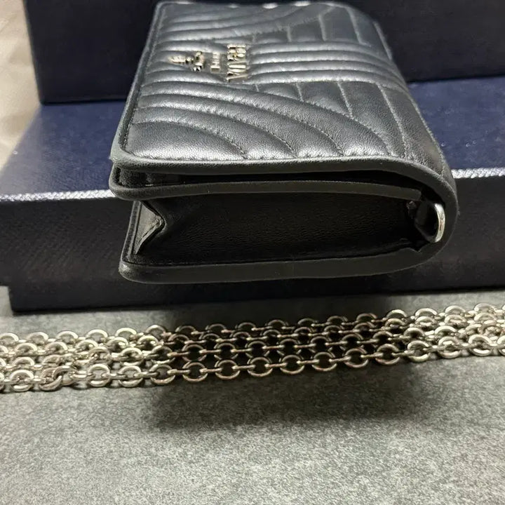 [BUNJANG] Prada Dot Shoulder Bag Black Chain / (100%정품) 프라다 도트 숄더백 블랙 체인