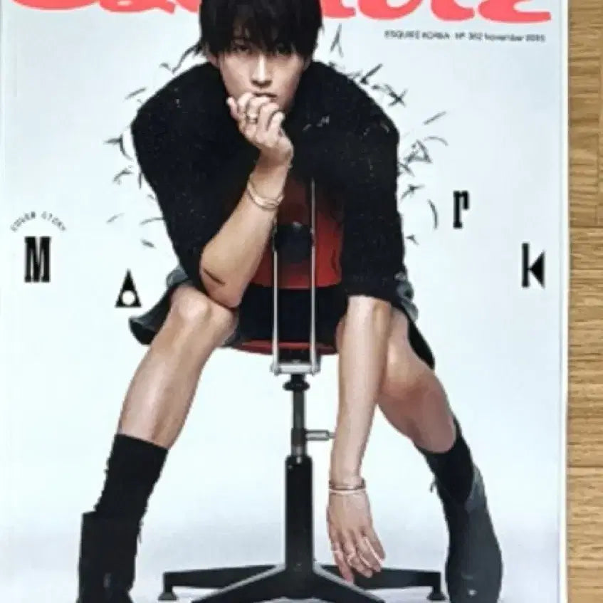 [BUNJANG] Esquire Magazine November 2025 Issue Mark / 마크 잡지 에스콰이어 25년 11월호