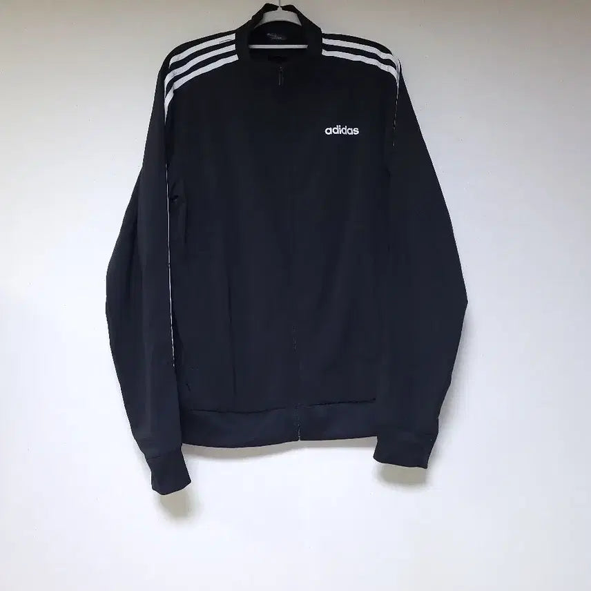 [BUNJANG] Adidas Black Jacket (Size L) / 아디다스 블랙 자켓 (사이즈100/L)