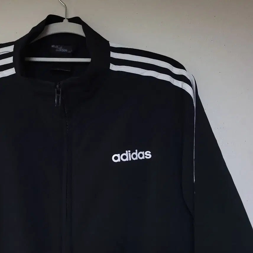 [BUNJANG] Adidas Black Jacket (Size L) / 아디다스 블랙 자켓 (사이즈100/L)