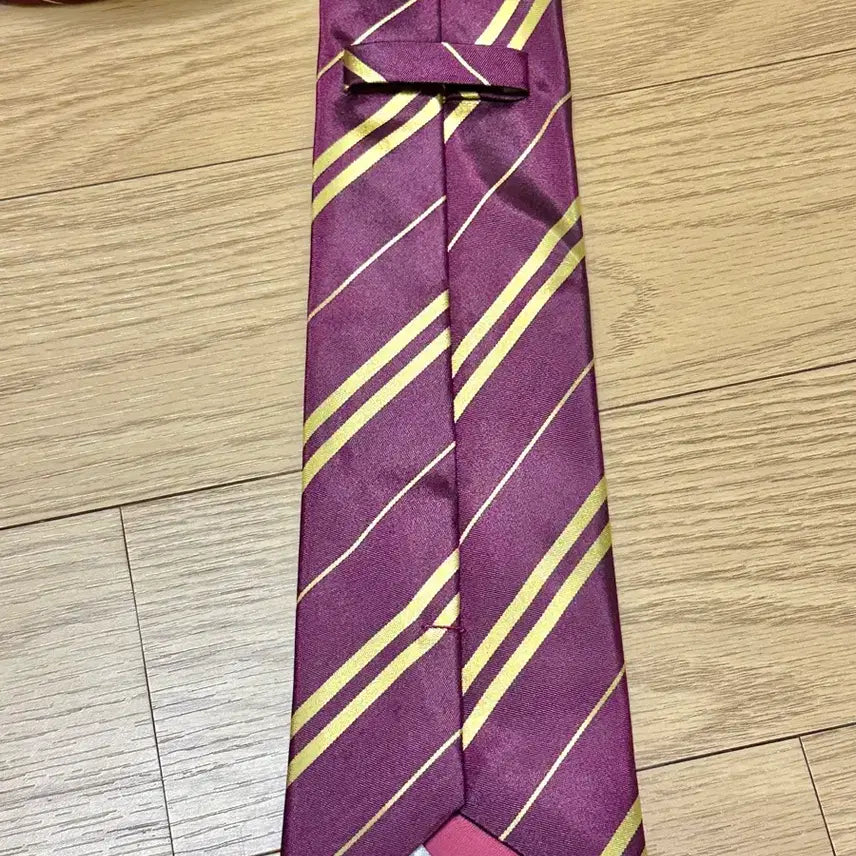 [BUNJANG] Harry Potter Gryffindor Universal Studios Tie / 해리포터 그리핀도르 유니버셜 스튜디오 넥타이