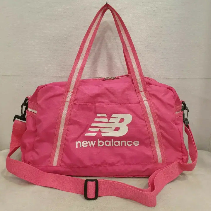 [BUNJANG] New Balance Pink Shoulder Duffel Bag / 뉴발란스 핑크 숄더백 더플백 여행가방