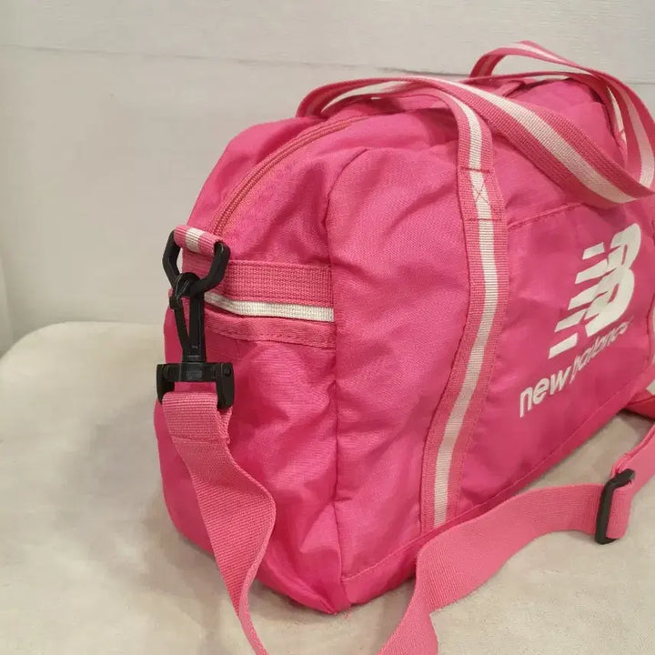 [BUNJANG] New Balance Pink Shoulder Duffel Bag / 뉴발란스 핑크 숄더백 더플백 여행가방