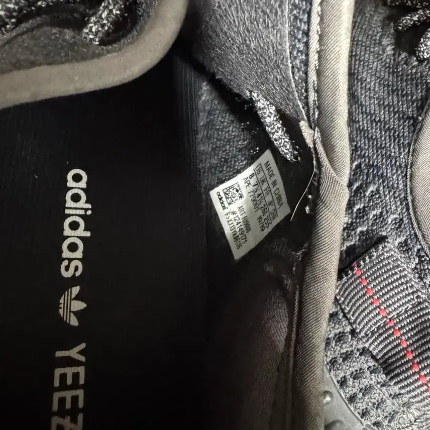 [BUNJANG] Adidas Yeezy Boost 350 V2 Black Non-Reflective Sneakers / 이지부스트 350 v2 블랙 논레플렉티브