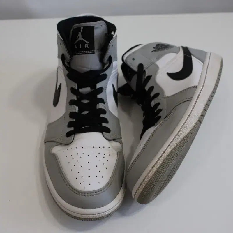 [BUNJANG] Nike Air Jordan 1 Mid Light Smoke Grey / 나이키 에어 조던 1 미드 라이트 스모크 그레이 280