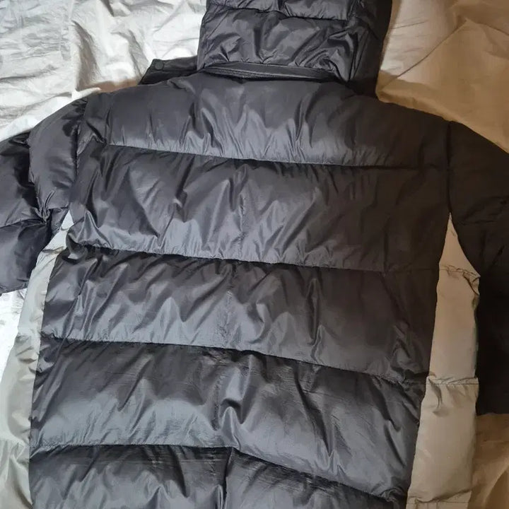 [BUNJANG] Palace Reflective Padded Jacket (Size S) / 팔라스 리플렉티브 블랙/그레이 패딩 점퍼 (S사이즈)