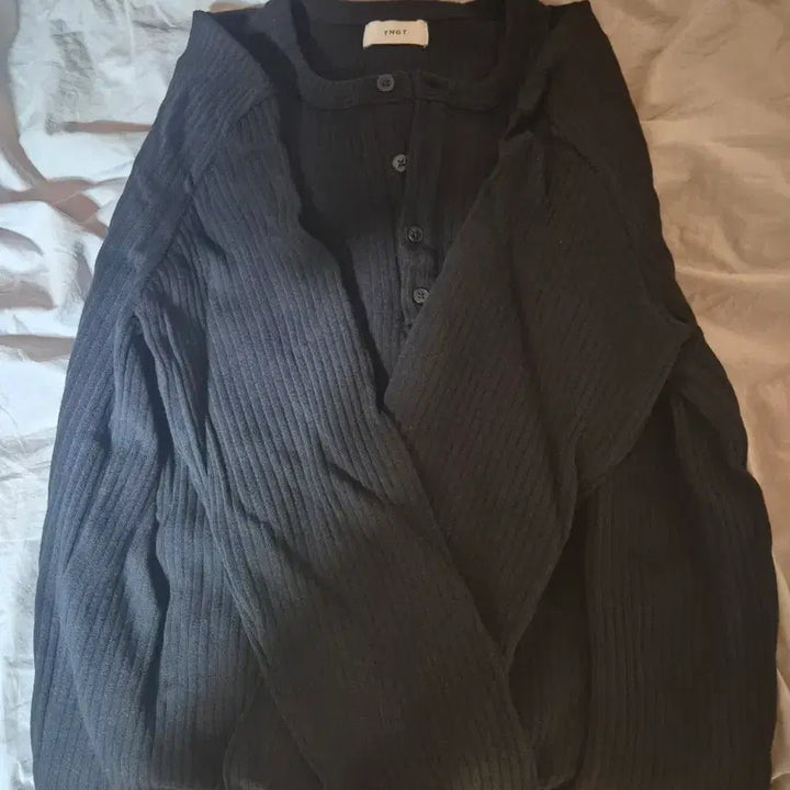 [BUNJANG] TNGT Black Ribbed Henley Neck Long Sleeve / TNGT 블랙 리브드 헨리넥 롱슬리브