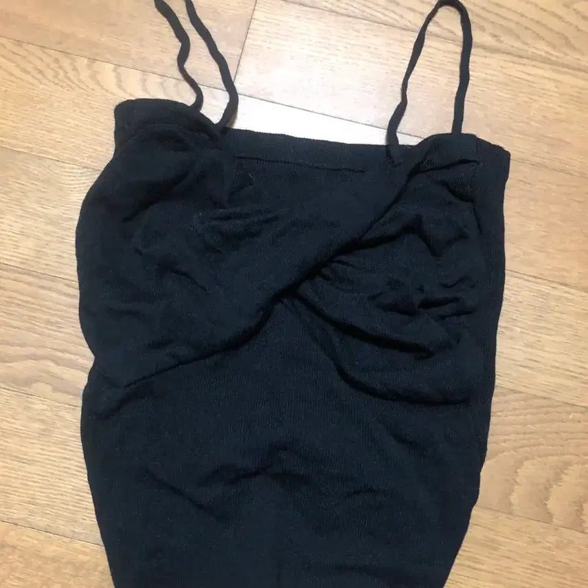 [BUNJANG] Black Twisted Knit Halter Top / 블랙 꼬임 니트 끈나시