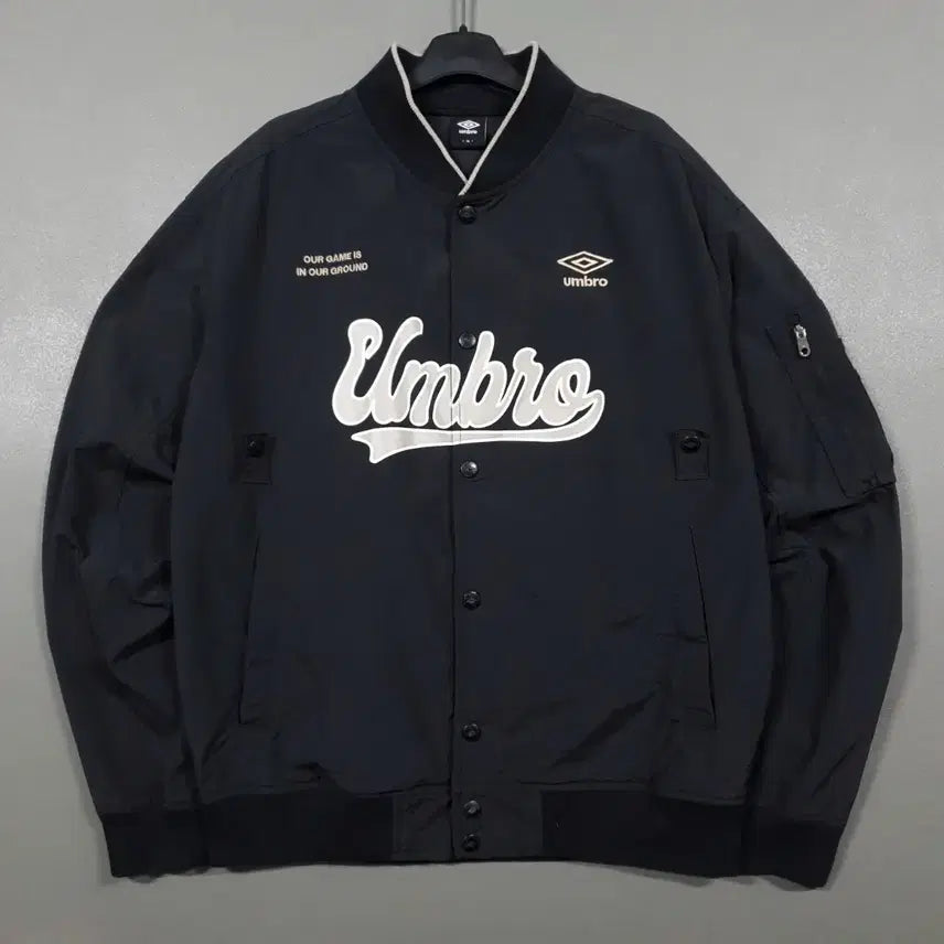 [BUNJANG] Umbro 23SS Preppy Oxford Varsity Jacket Big Logo Button Blouson / 엄브로 신형 23ss 프레피 옥스포드 바시티 자켓 빅로고 버튼 블루종