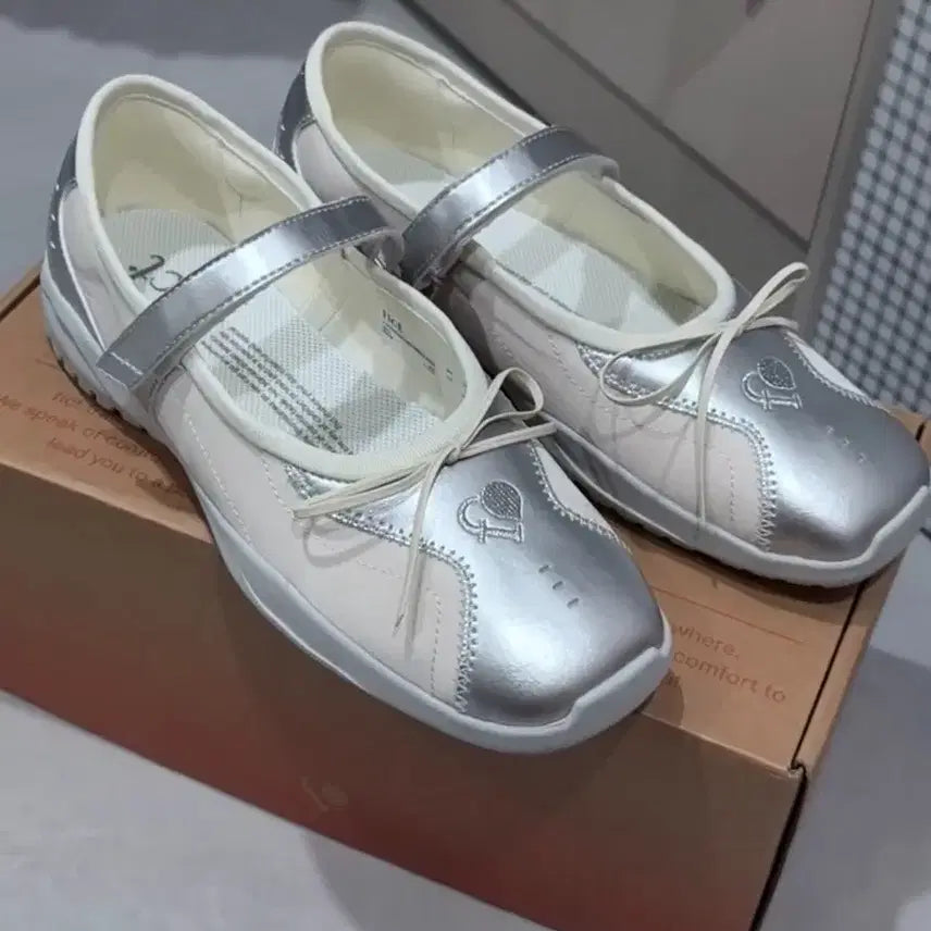 [BUNJANG] Eclat Low Mary Jane Silver Size 250 / flct 로우 메리제인 실버 250 사이즈 판매 플러피시트러스