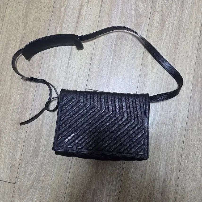 [BUNJANG] Balenciaga Car Flap Crossbody Bag Black / 발렌시아가 카 플랩,크로스백 블랙