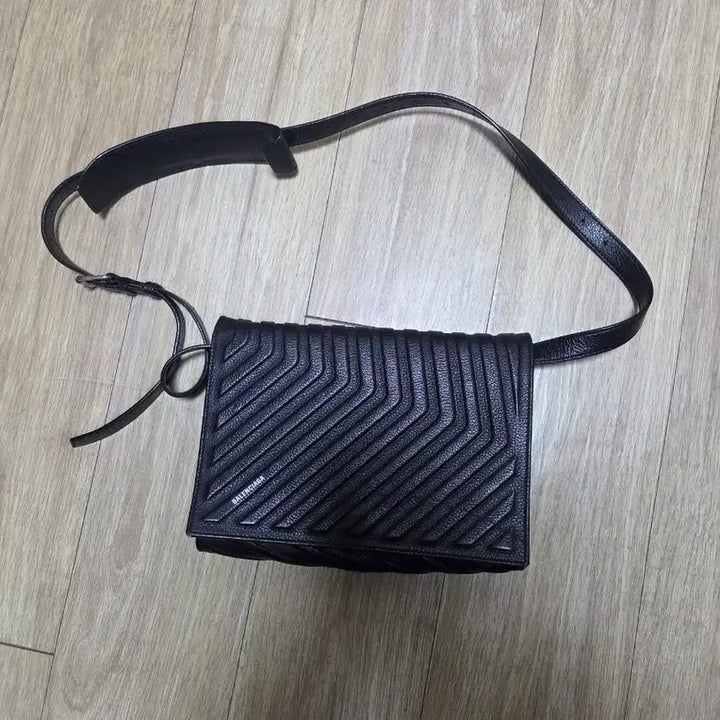 [BUNJANG] Balenciaga Car Flap Crossbody Bag Black / 발렌시아가 카 플랩,크로스백 블랙