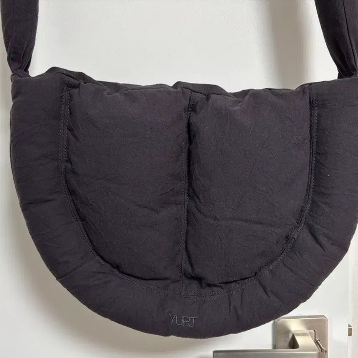 [BUNJANG] YURT Cloud Bread Bag Deep Gray / 유르트 클라우드 브레드 백 딥그레이