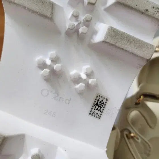 [SOLD OUT] 오즈세컨 진주 벨크로 샌들 아이보리 245