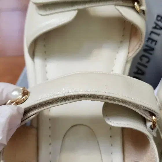 [SOLD OUT] 오즈세컨 진주 벨크로 샌들 아이보리 245