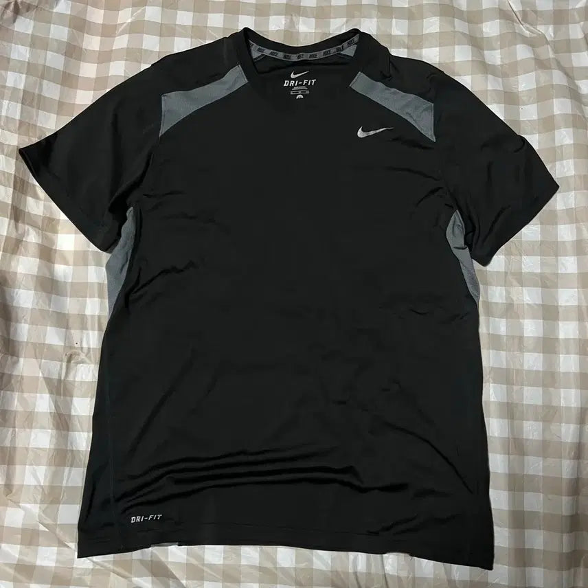 [SOLD OUT] 나이키 드라이핏 반팔 XL 트레이닝복 배색 운동복 기능성