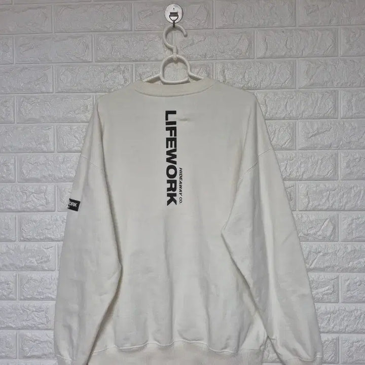 [SOLD OUT] 라이프워크 그래픽 맨투맨