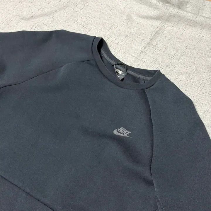 [SOLD OUT] 나이키 L 테크 플리스 크루 스웨트 맨투맨 블랙