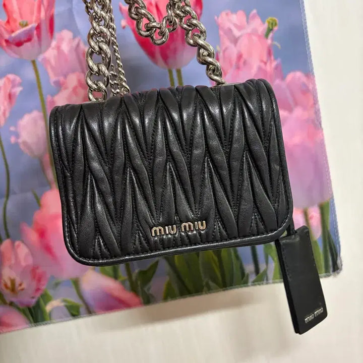 [SOLD OUT] (정품)미우미우 마테라쎄 체인 크로스백 5BH033
