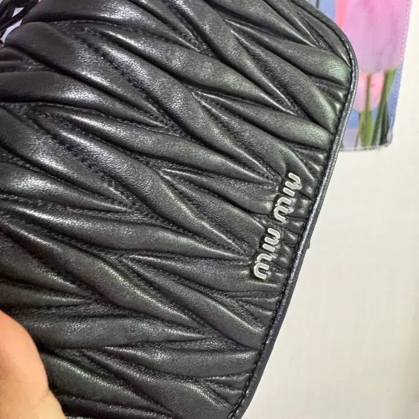 [SOLD OUT] (정품)미우미우 마테라쎄 체인 크로스백 5BH033