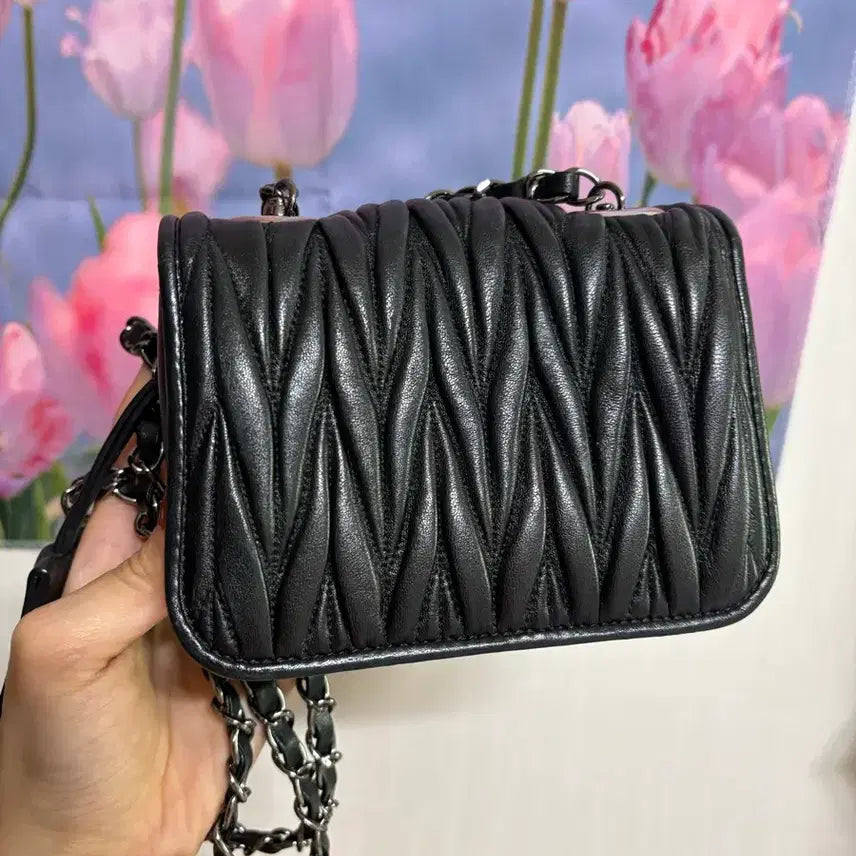 [SOLD OUT] (정품)미우미우 마테라쎄 체인 크로스백 5BH033